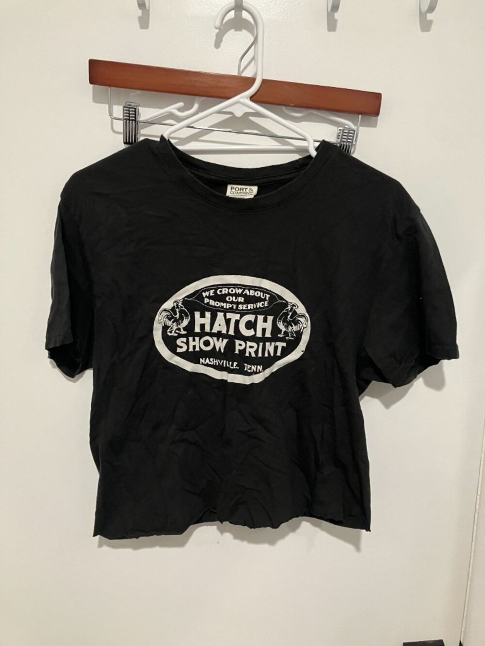 Hatch Show Print Nashville Rooster Graphic T-Shirt Black Cropped Raw Hem Small